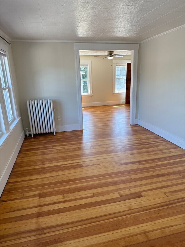 Building Photo - 48-50 Putnam St