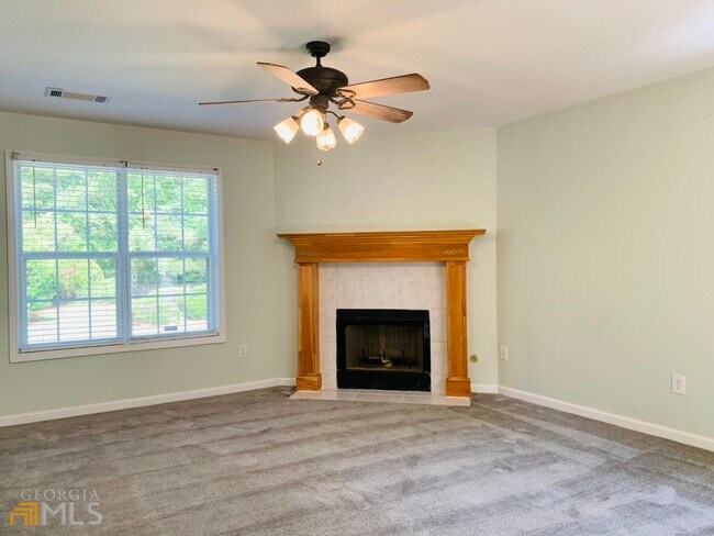 Building Photo - 752 Reeves Lake Dr SW