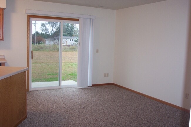 Building Photo - 605 Kozarek Dr