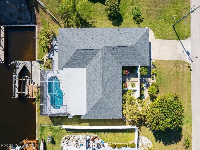 Building Photo - 908 SE 35th Terrace