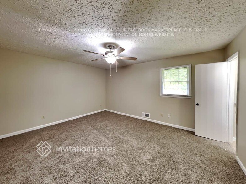 Building Photo - 104 Village Ct