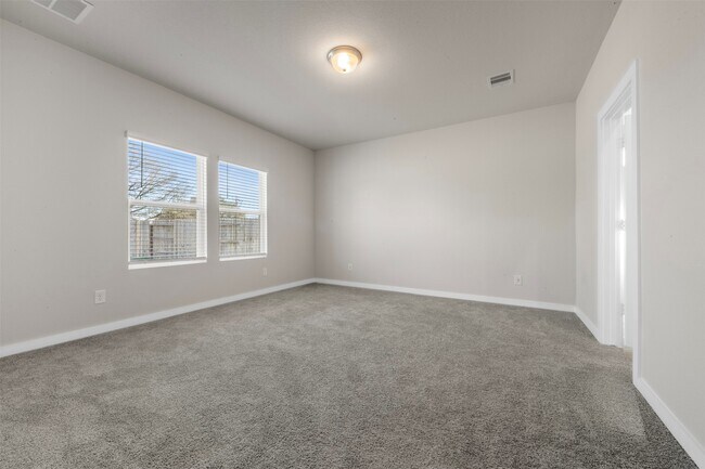 Building Photo - 38746 Yellowstone Dr