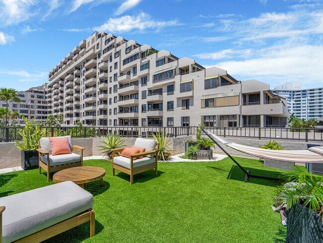 Building Photo - 201 Crandon Blvd