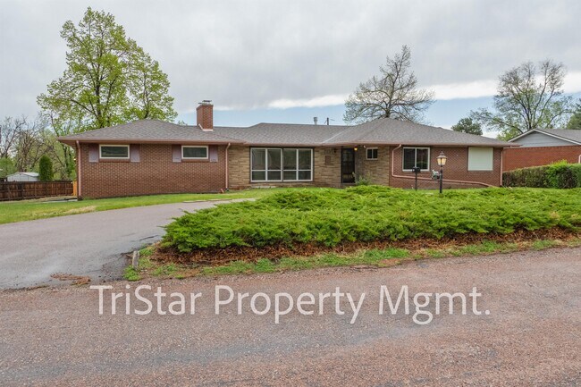 Building Photo - 207 Westcott Ave