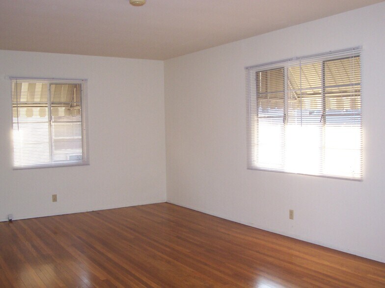 Living room - 144 N Sierra Bonita Ave