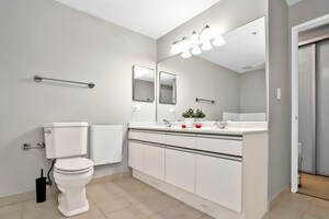 Building Photo - 21 W Chestnut St