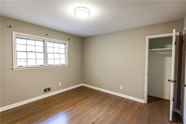 Building Photo - 2418 Sagamore Hills Dr