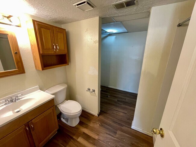 Building Photo - 4 Bed, 2 Bath Loveland, CO Home- Fenced Backyard, A/C, & 2 Car Garage!