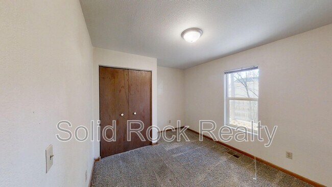 Building Photo - 823 N Corona St