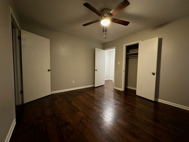 Building Photo - 170 Royal Ct