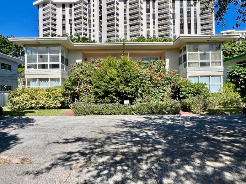 Front of Buidling - 1345 NE 105th St