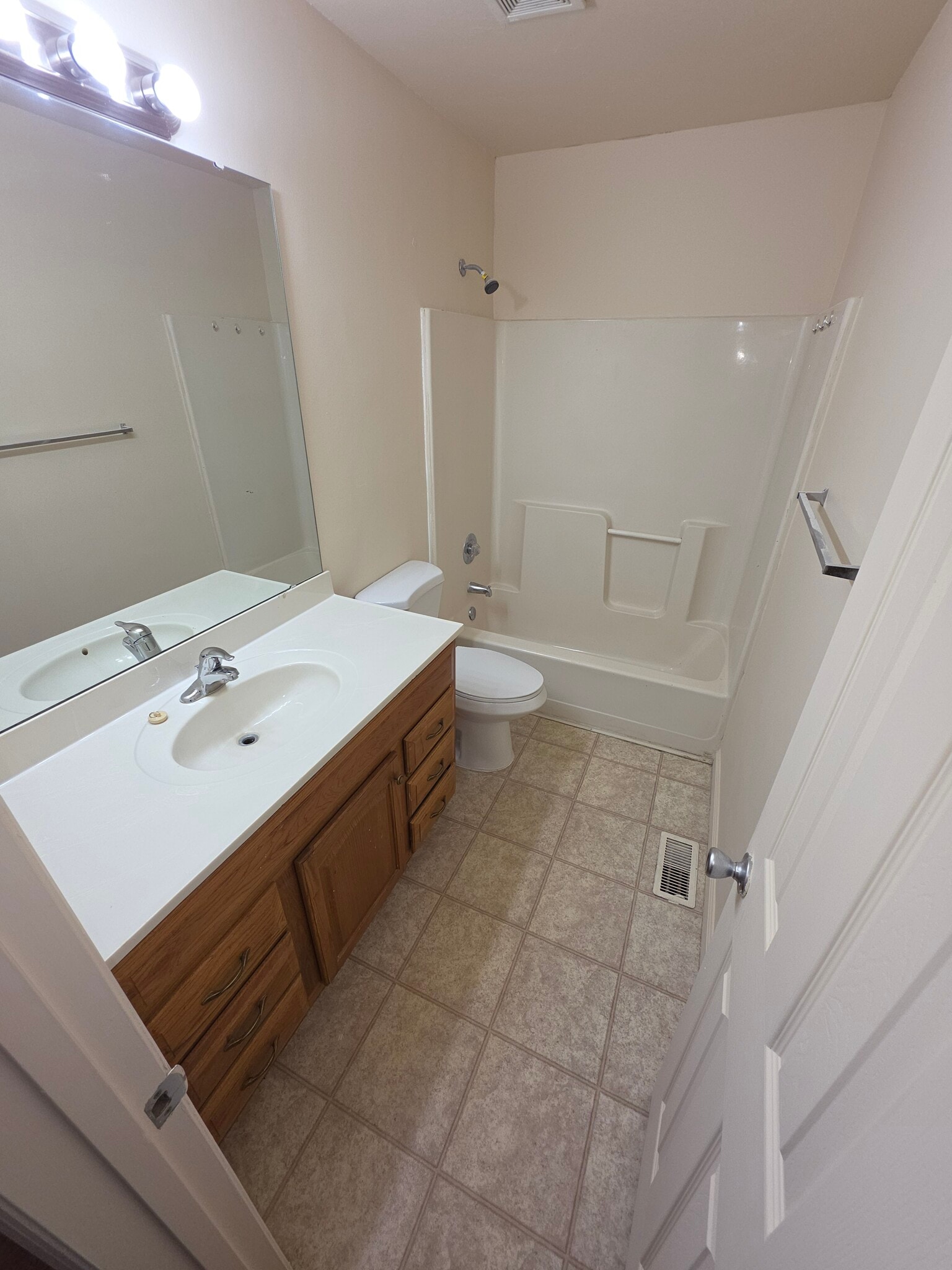 Building Photo - 633 Palisades Dr