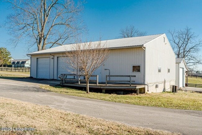Building Photo - 2890 Shelbyville Rd