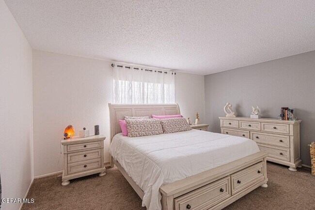 Building Photo - 2425 Anise Dr