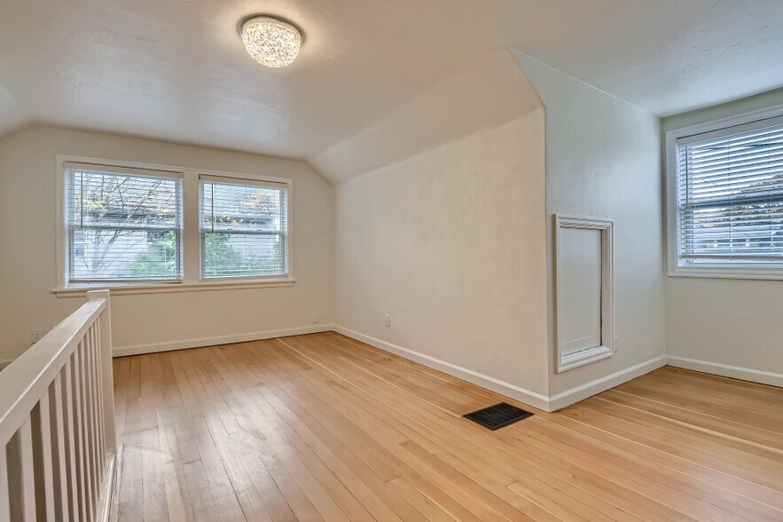 Central heat and air conditioning keep you comfortable all year - 451 NE Sumner St