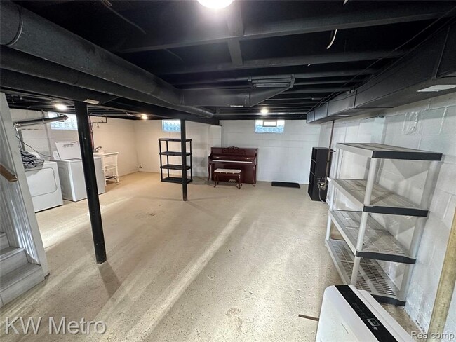 Building Photo - 21503 Collingham Ave