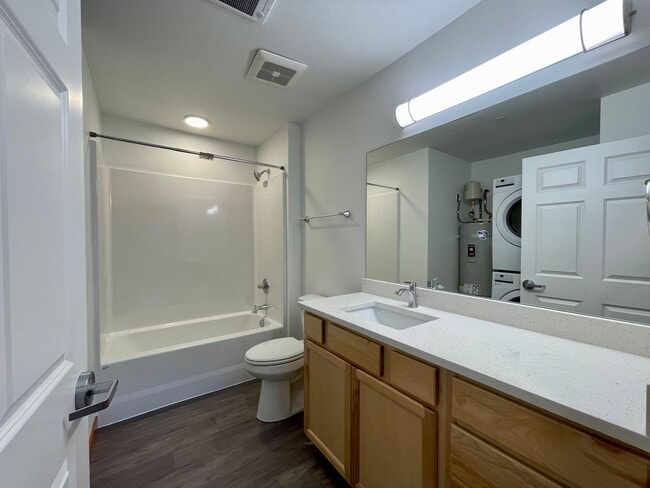 Building Photo - PRELEASING: 3 bdrm/1 bath Units Near WWU and Downtown
