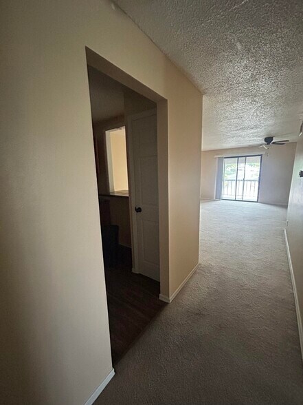 Entrance to Kitchen - 1233 Guelbreth Ln