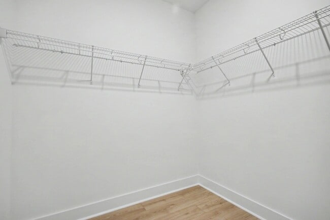 Building Photo - 3084 Claredon St