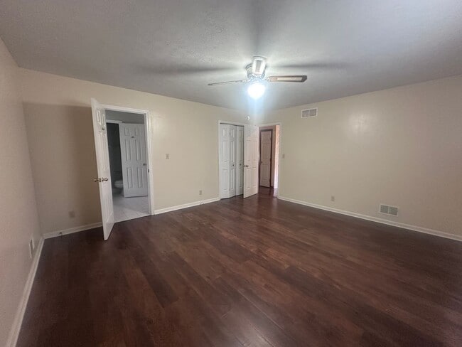 Building Photo - 1002 Juniper Springs Dr