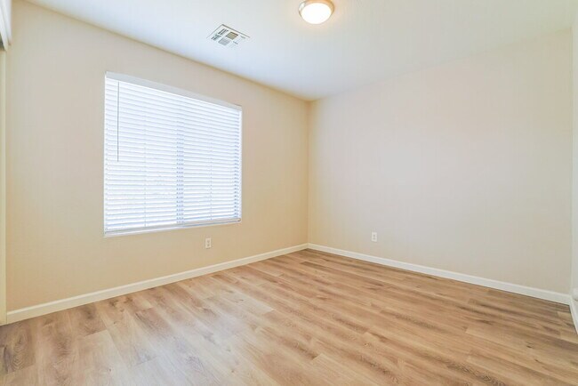 Building Photo - 1162 E Baylor Ln