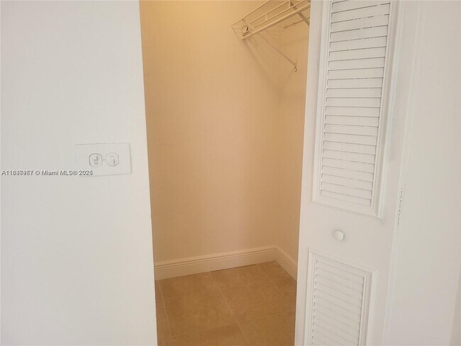 Building Photo - 14301 N Kendall Dr