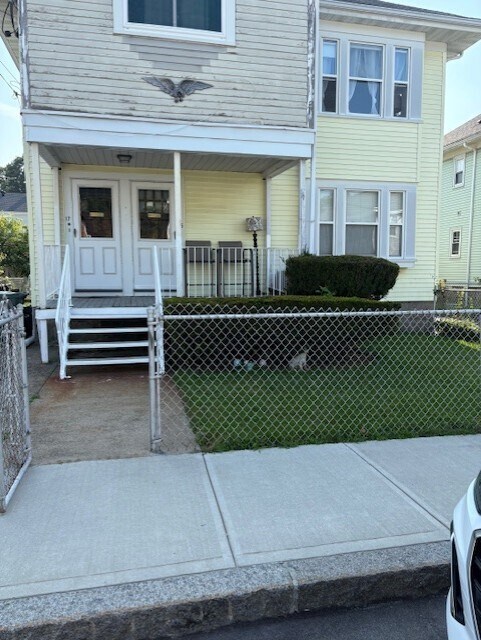 Building Photo - 15 Putnam St