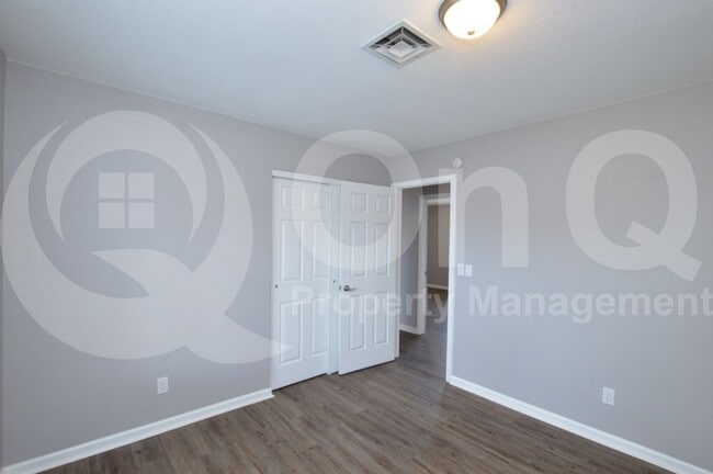 Building Photo - 2113 W Tyson St