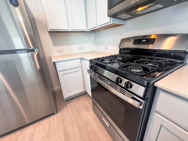 Building Photo - 10618 Nye Pass