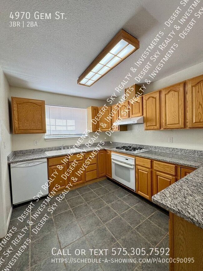 Building Photo - 4970 Gem St