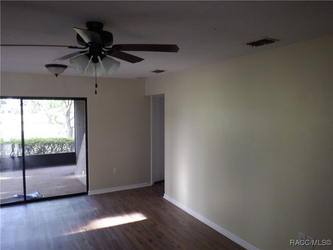 Building Photo - 281 E Falconry Ct