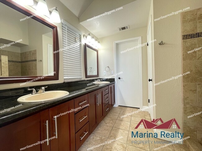 Building Photo - Available August 1st   Waterview Large Bal...