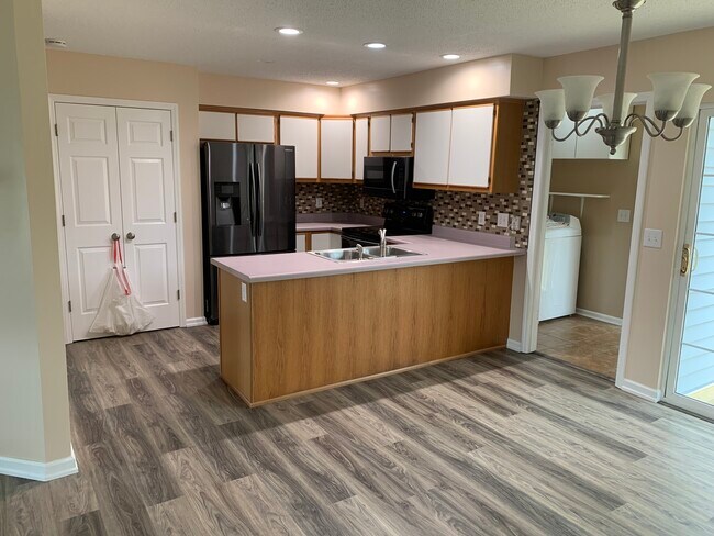 Kitchen - 106 Whitaker Ct