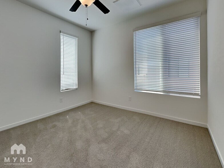 Building Photo - 901 S Smith Rd