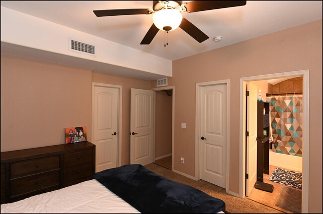 Building Photo - 14365 Valley Light Ct