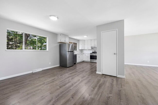 Building Photo - 906 Chula Dr