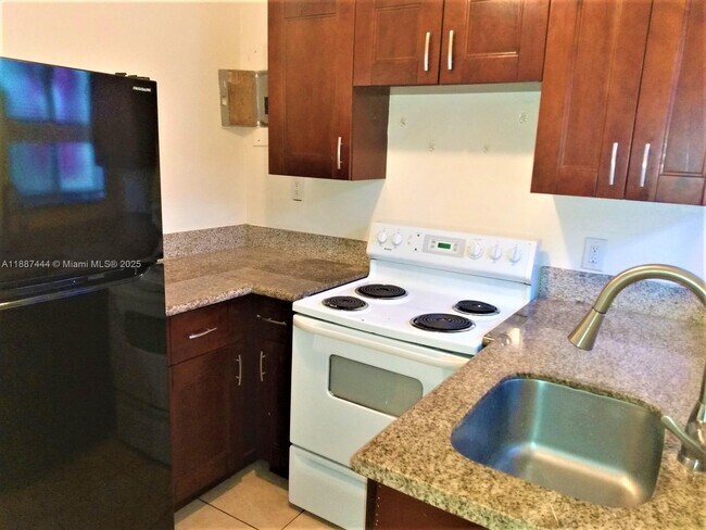 Primary Photo - 1101 8th St