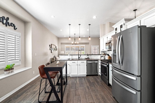 Building Photo - 2037 Shreya St