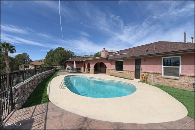 Building Photo - 6412 Via Aventura Dr