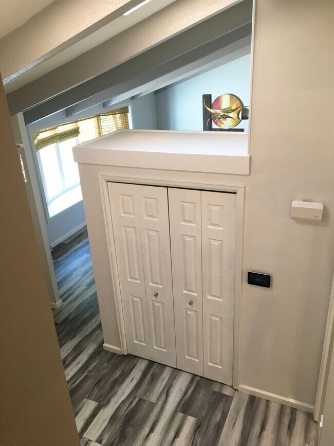 Building Photo - Beautiful & Spacious Home in Quiet Gunbarrel Neighborhood