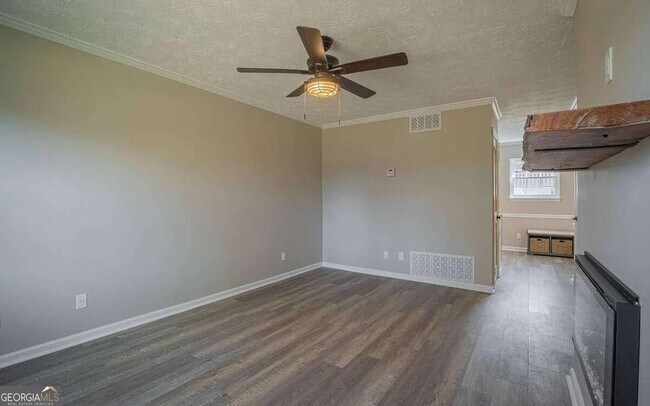 Building Photo - 1235 Riverside Dr