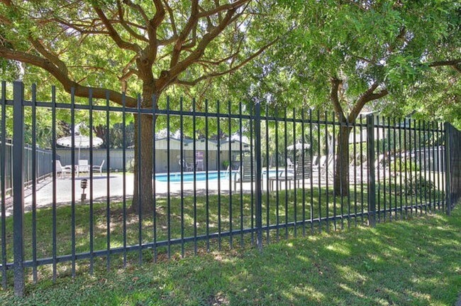 Building Photo - 278 Monroe Dr