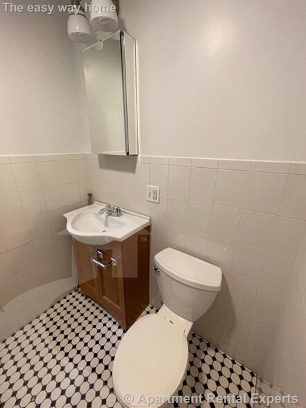 Building Photo - 5 Linnaean St