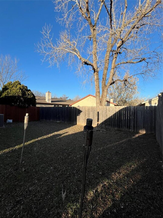 Building Photo - 5906 Green Acres