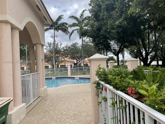 Building Photo - 8835 S Isles Cir