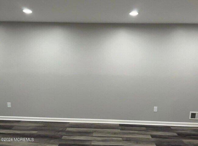 Building Photo - 254 Bromley Pl