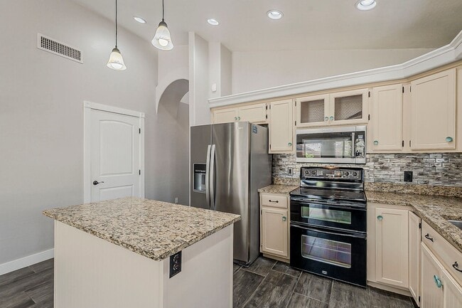 Building Photo - 4 bed, 2 bath home in Peoria