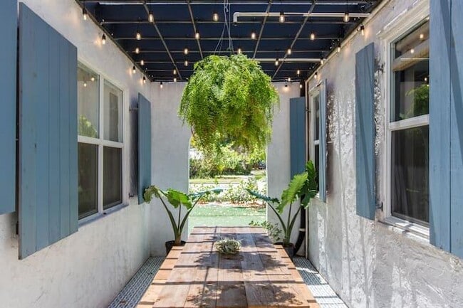 Building Photo - 717 Forest Hill Blvd