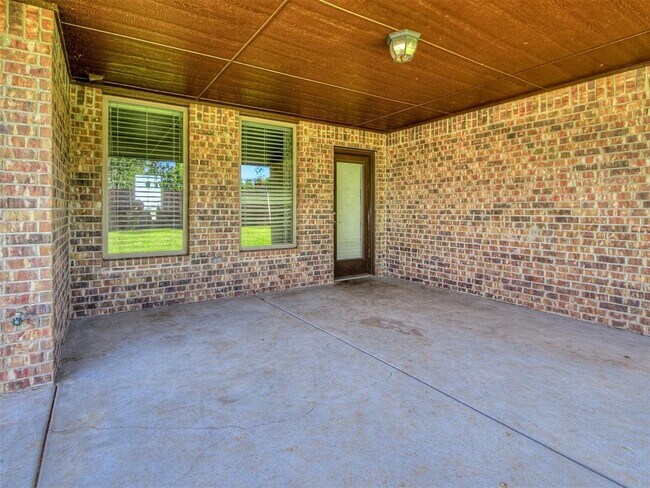 Building Photo - 2701 Hermoso Cir