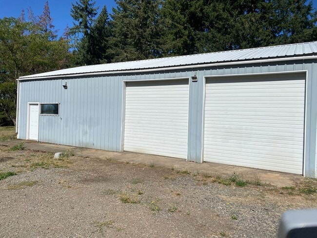Building Photo - Spacious 4-Bed, 2-Bath Home on 5+ Acres